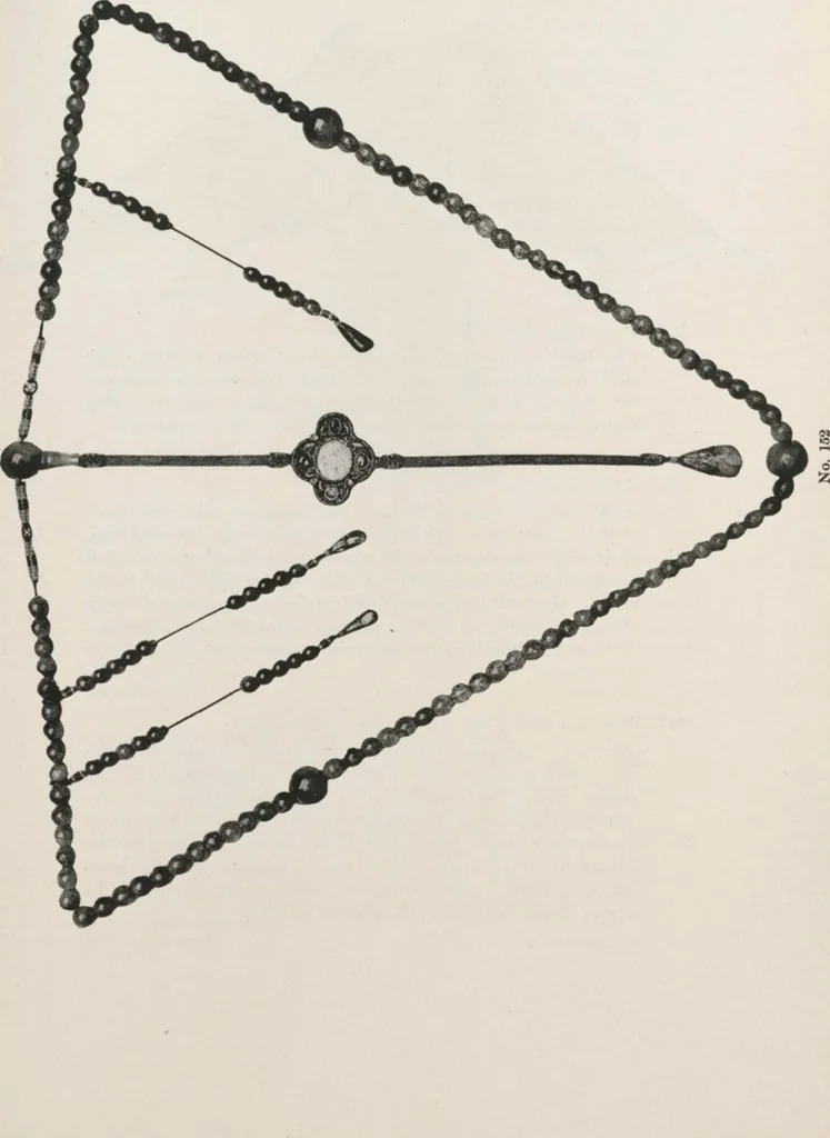 An illustration from Illustrated catalogue of the important collection of antique Chinese porcelains, Sung and Ming potteries, ancient stone sculptures, carved jades and other hard stones, snuff bottles, Mandarin necklaces, bronzes, enamels, palace furniture and wall panels and a number of rare and fine ancient Chinese paintings of the Sung and Ming periods [electronic resource] : all of which are to be sold at unrestricted public sale by direction of the Chinese expert, Lee Van Ching of Shanghai on the afternoons herein stated, 1917, leaf 47