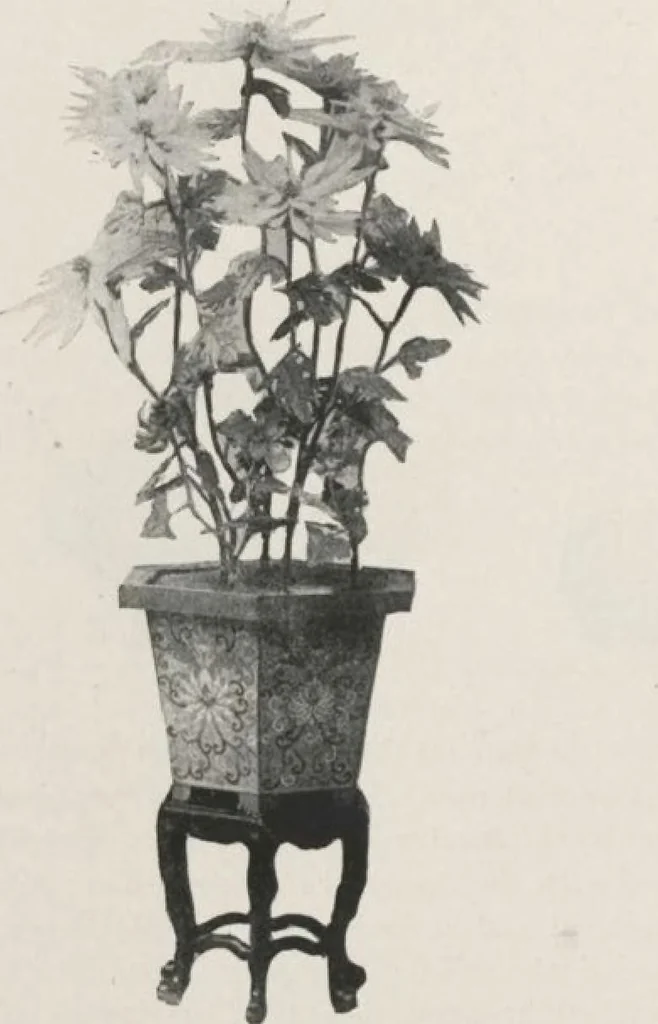 An illustration from Illustrated catalogue of the important collection of antique Chinese porcelains, Sung and Ming potteries, ancient stone sculptures, carved jades and other hard stones, snuff bottles, Mandarin necklaces, bronzes, enamels, palace furniture and wall panels and a number of rare and fine ancient Chinese paintings of the Sung and Ming periods [electronic resource] : all of which are to be sold at unrestricted public sale by direction of the Chinese expert, Lee Van Ching of Shanghai on the afternoons herein stated, 1917, leaf 60