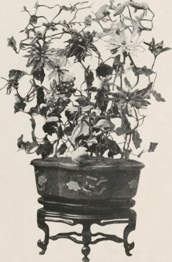 An illustration from Illustrated catalogue of the important collection of antique Chinese porcelains, Sung and Ming potteries, ancient stone sculptures, carved jades and other hard stones, snuff bottles, Mandarin necklaces, bronzes, enamels, palace furniture and wall panels and a number of rare and fine ancient Chinese paintings of the Sung and Ming periods [electronic resource] : all of which are to be sold at unrestricted public sale by direction of the Chinese expert, Lee Van Ching of Shanghai on the afternoons herein stated, 1917, leaf 73