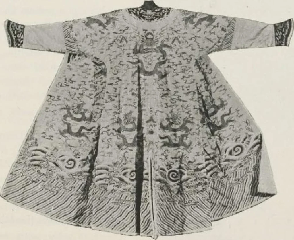 An illustration from Illustrated catalogue of an exceedingly important collection of artistic Oriental objects and decorative art, which the owners have been three years in assembling [electronic resource] : to be sold at unrestricted public sale by direction of the owners, the well-known house of Yamanaka & Co., New York, Japan, China, London, on the afternoons and evening herein stated, 1921, leaf 119