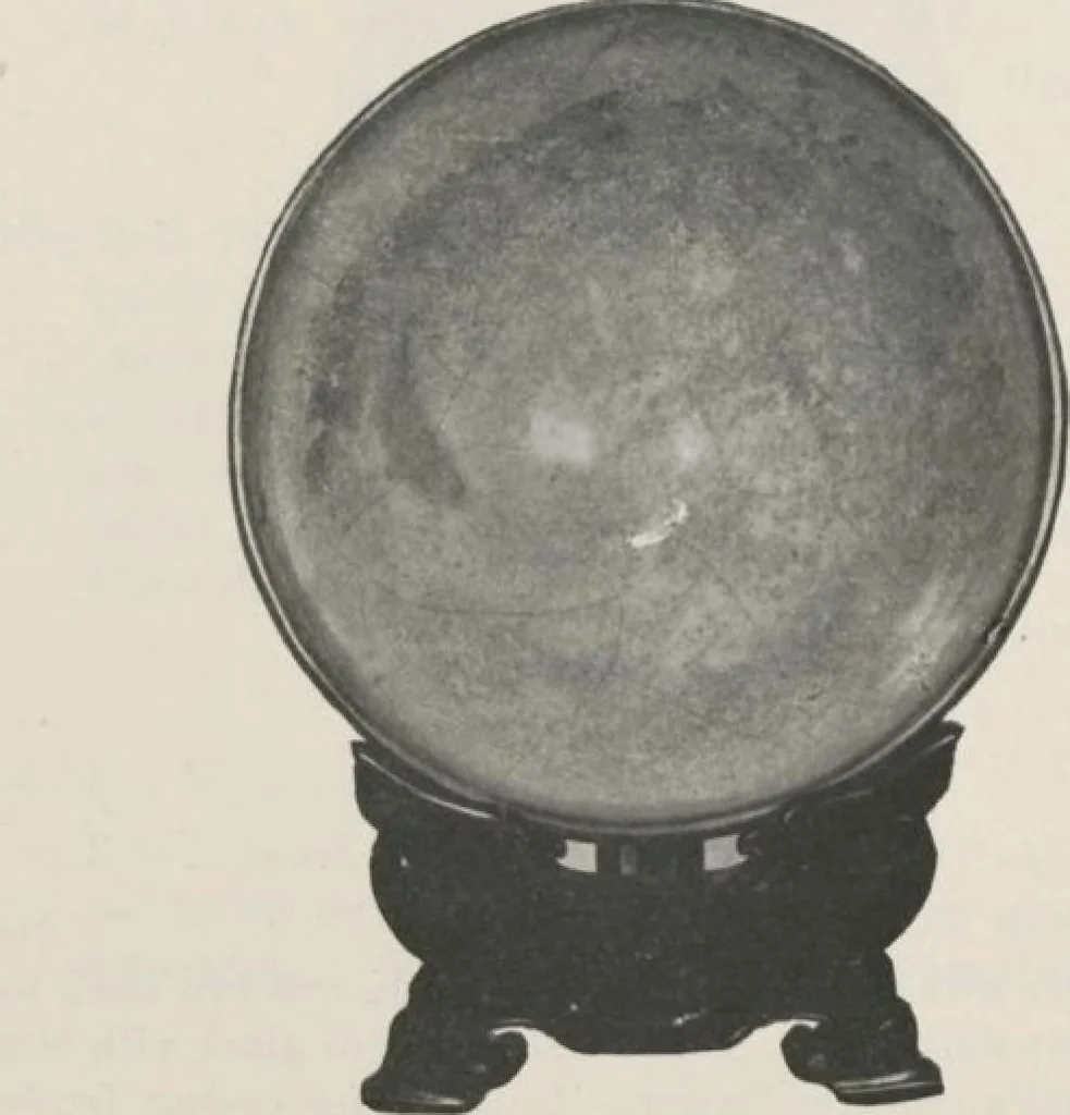 An illustration from Illustrated catalogue of an exceedingly important collection of artistic Oriental objects and decorative art, which the owners have been three years in assembling [electronic resource] : to be sold at unrestricted public sale by direction of the owners, the well-known house of Yamanaka & Co., New York, Japan, China, London, on the afternoons and evening herein stated, 1921, leaf 164
