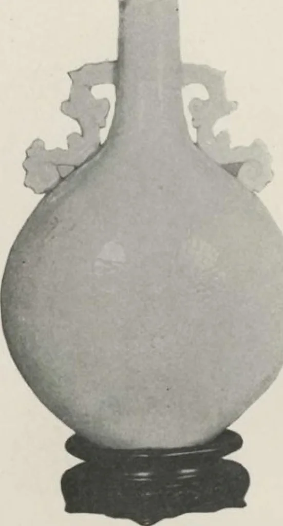 An illustration from Illustrated catalogue of an exceedingly important collection of artistic Oriental objects and decorative art, which the owners have been three years in assembling [electronic resource] : to be sold at unrestricted public sale by direction of the owners, the well-known house of Yamanaka & Co., New York, Japan, China, London, on the afternoons and evening herein stated, 1921, leaf 168