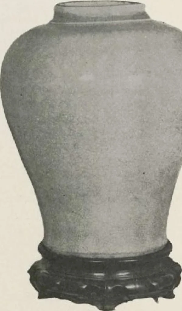 An illustration from Illustrated catalogue of an exceedingly important collection of artistic Oriental objects and decorative art, which the owners have been three years in assembling [electronic resource] : to be sold at unrestricted public sale by direction of the owners, the well-known house of Yamanaka & Co., New York, Japan, China, London, on the afternoons and evening herein stated, 1921, leaf 169
