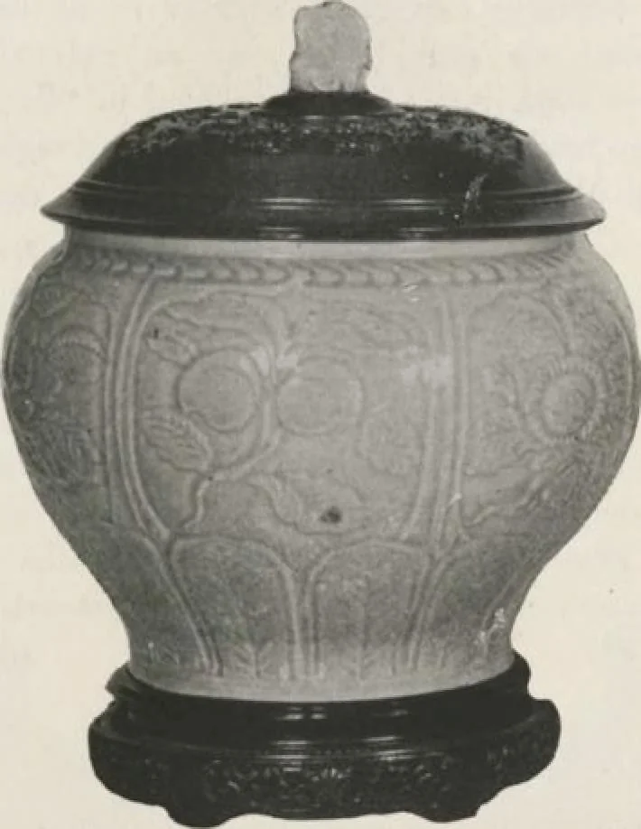 An illustration from Illustrated catalogue of an exceedingly important collection of artistic Oriental objects and decorative art, which the owners have been three years in assembling [electronic resource] : to be sold at unrestricted public sale by direction of the owners, the well-known house of Yamanaka & Co., New York, Japan, China, London, on the afternoons and evening herein stated, 1921, leaf 179