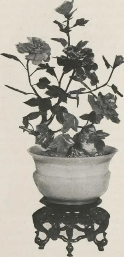 An illustration from Illustrated catalogue of an exceedingly important collection of artistic Oriental objects and decorative art, which the owners have been three years in assembling [electronic resource] : to be sold at unrestricted public sale by direction of the owners, the well-known house of Yamanaka & Co., New York, Japan, China, London, on the afternoons and evening herein stated, 1921, leaf 60