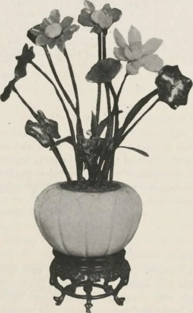 An illustration from Illustrated catalogue of an exceedingly important collection of artistic Oriental objects and decorative art, which the owners have been three years in assembling [electronic resource] : to be sold at unrestricted public sale by direction of the owners, the well-known house of Yamanaka & Co., New York, Japan, China, London, on the afternoons and evening herein stated, 1921, leaf 61