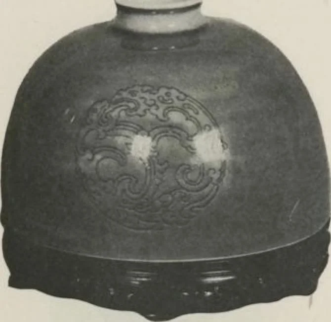 An illustration from Illustrated catalogue of an exceedingly important collection of artistic Oriental objects and decorative art, which the owners have been three years in assembling [electronic resource] : to be sold at unrestricted public sale by direction of the owners, the well-known house of Yamanaka & Co., New York, Japan, China, London, on the afternoons and evening herein stated, 1921, leaf 91