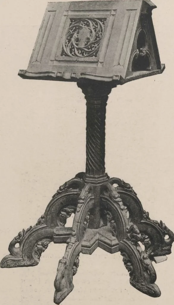 An illustration from A foreword about the rare artistic properties collected by the connoisseur Raoul Tolentino [electronic resource], 1920, leaf 8