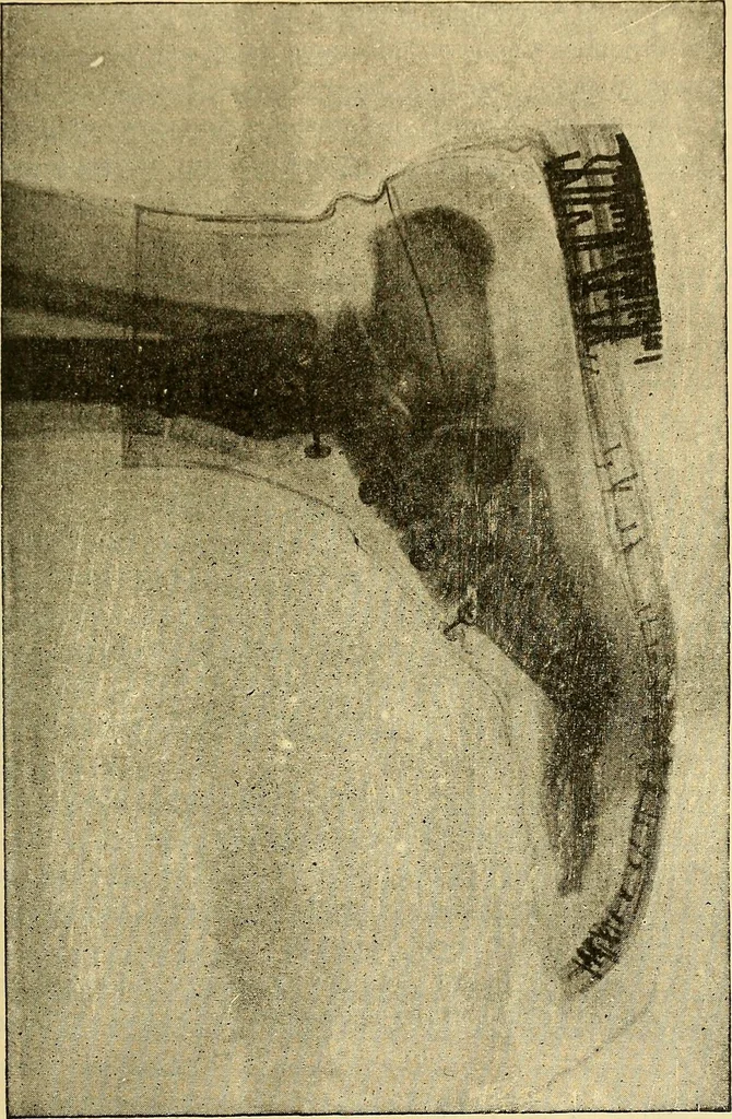 An illustration from L'électricité a la portée de tout le monde, 1906, leaf 414