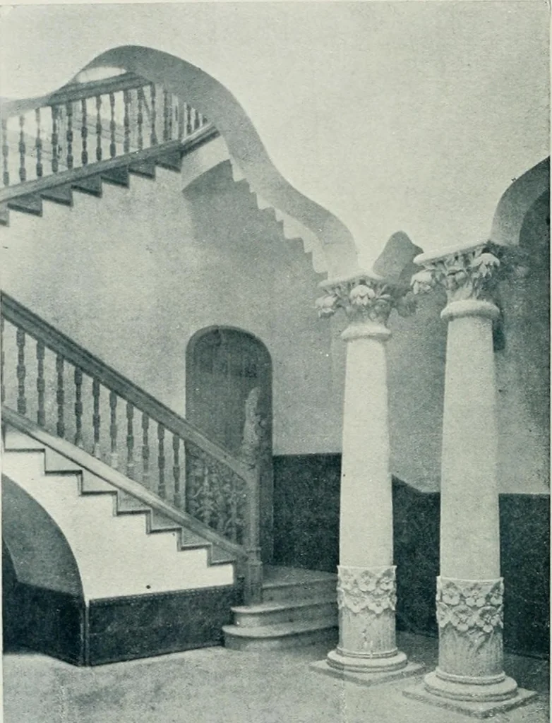 An illustration from L'oeuvre de Puig Cadafalch, architecte, 1896-1904 : architecture, décoration, mobilier, serrurerie, carrelages, &c, &, 1904, leaf 113