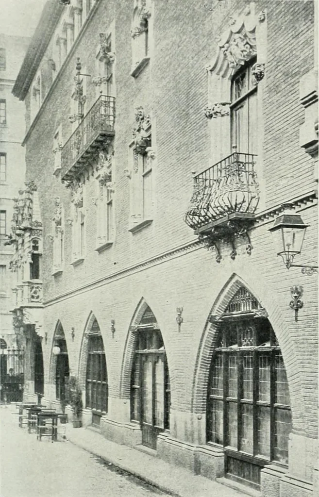 An illustration from L'oeuvre de Puig Cadafalch, architecte, 1896-1904 : architecture, décoration, mobilier, serrurerie, carrelages, &c, &, 1904, leaf 20