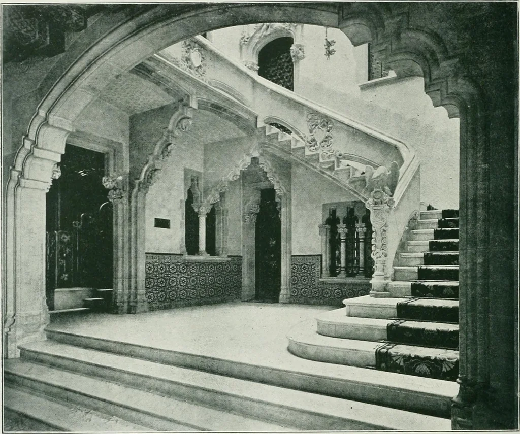 An illustration from L'oeuvre de Puig Cadafalch, architecte, 1896-1904 : architecture, décoration, mobilier, serrurerie, carrelages, &c, &, 1904, leaf 57