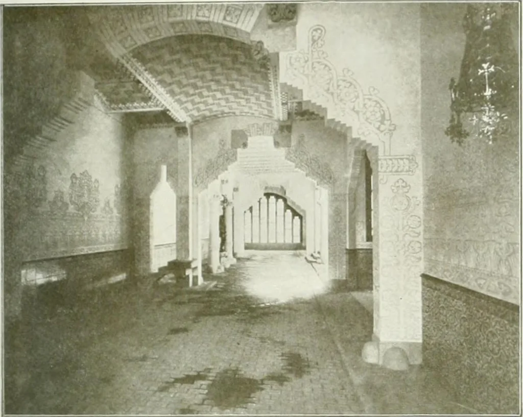 An illustration from L'oeuvre de Puig Cadafalch, architecte, 1896-1904 : architecture, décoration, mobilier, serrurerie, carrelages, &c, &, 1904, leaf 74