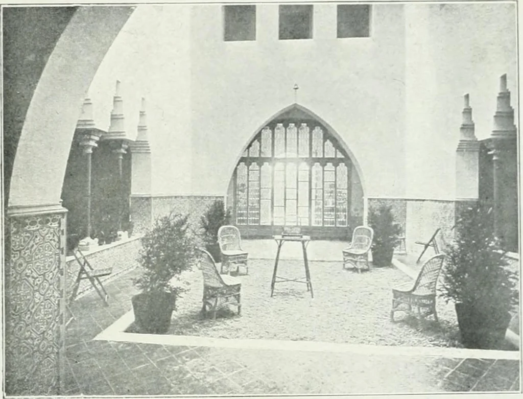 An illustration from L'oeuvre de Puig Cadafalch, architecte, 1896-1904 : architecture, décoration, mobilier, serrurerie, carrelages, &c, &, 1904, leaf 82