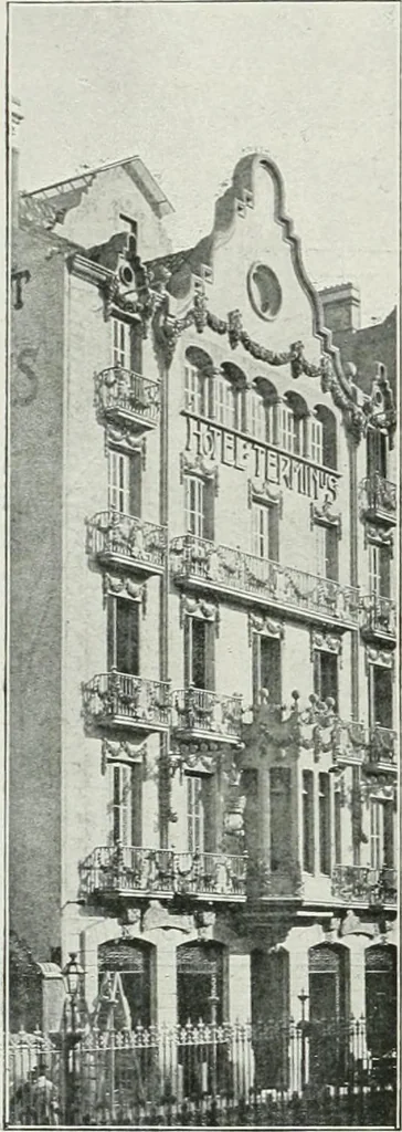 An illustration from L'oeuvre de Puig Cadafalch, architecte, 1896-1904 : architecture, décoration, mobilier, serrurerie, carrelages, &c, &, 1904, leaf 95