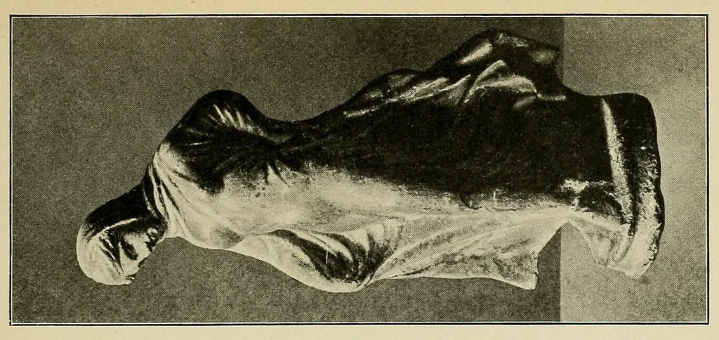 An illustration from The Louvre Museum; a general guide to the collections, 1922, leaf 115
