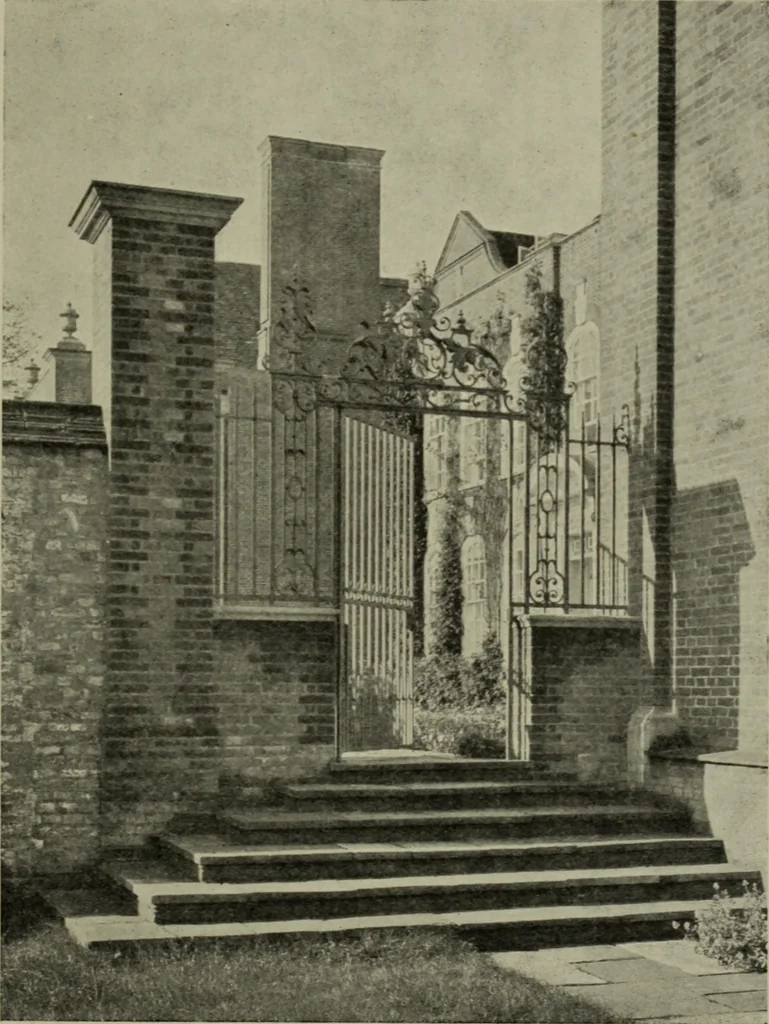 An illustration from Lutyens houses and gardens, 1921, leaf 148