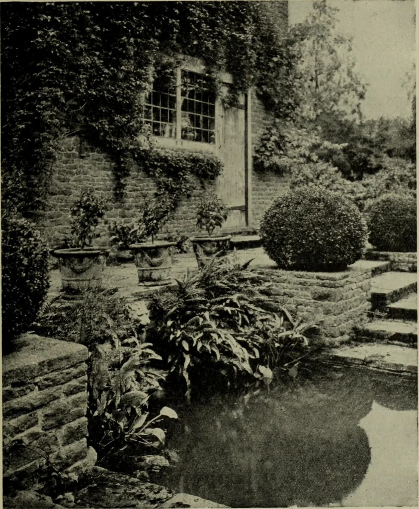 An illustration from Lutyens houses and gardens, 1921, leaf 42