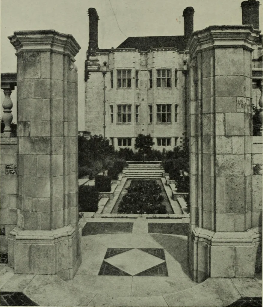 An illustration from Lutyens houses and gardens, 1921, leaf 67