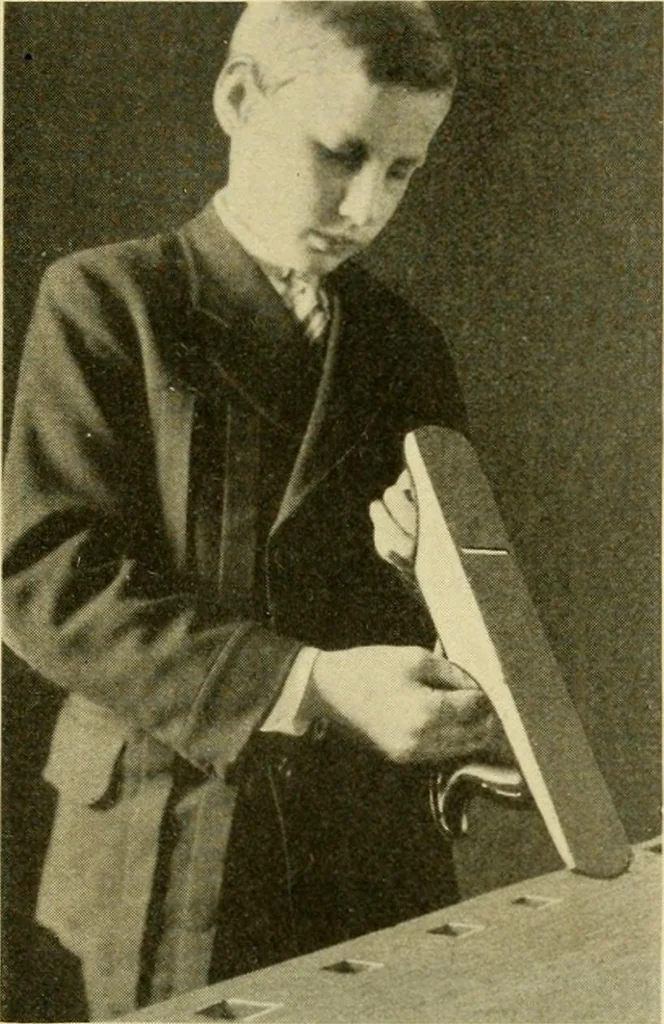 An illustration from Manual training for the rural schools; a group of farm and farm home woodworking problems, 1916, leaf 14