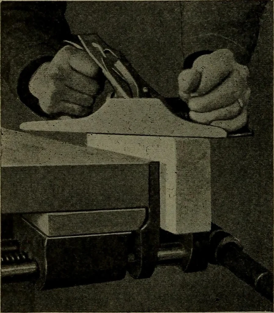 An illustration from Manual training for the rural schools; a group of farm and farm home woodworking problems, 1922, leaf 11