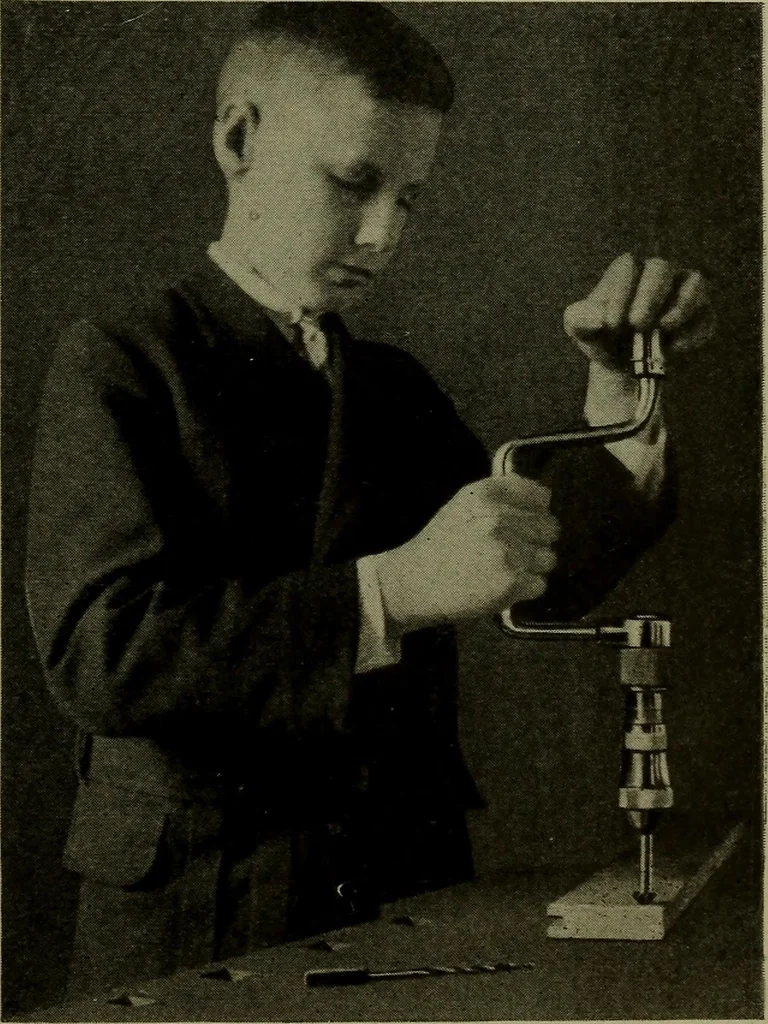 An illustration from Manual training for the rural schools; a group of farm and farm home woodworking problems, 1922, leaf 16