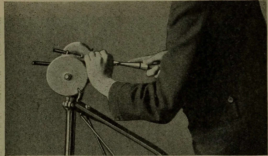 An illustration from Manual training for the rural schools; a group of farm and farm home woodworking problems, 1922, leaf 29