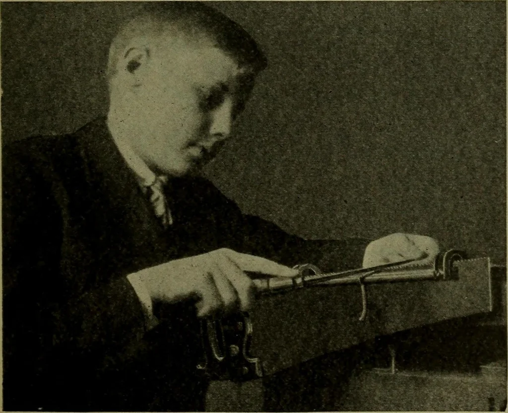 An illustration from Manual training for the rural schools; a group of farm and farm home woodworking problems, 1922, leaf 30