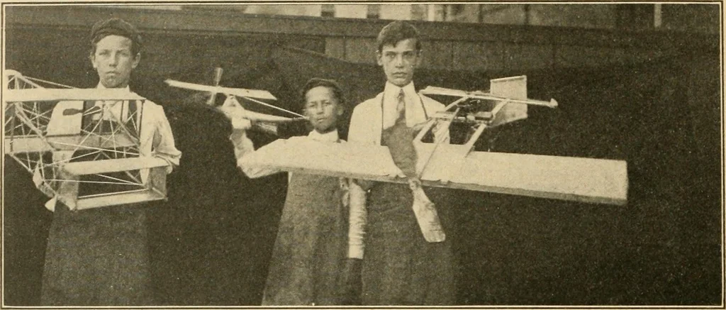 An illustration from Manual training--play problems; constructive work for boys and girls based on the play interest, 1917, leaf 129