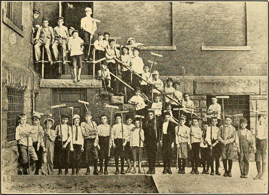 An illustration from Manual training--play problems; constructive work for boys and girls based on the play interest, 1917, leaf 28
