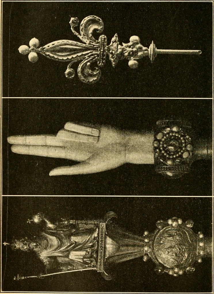 An illustration from Manuel d'archeologie francaise depuis les temps mérovingiens jusqu'à la renaissance .., 1902, leaf 427