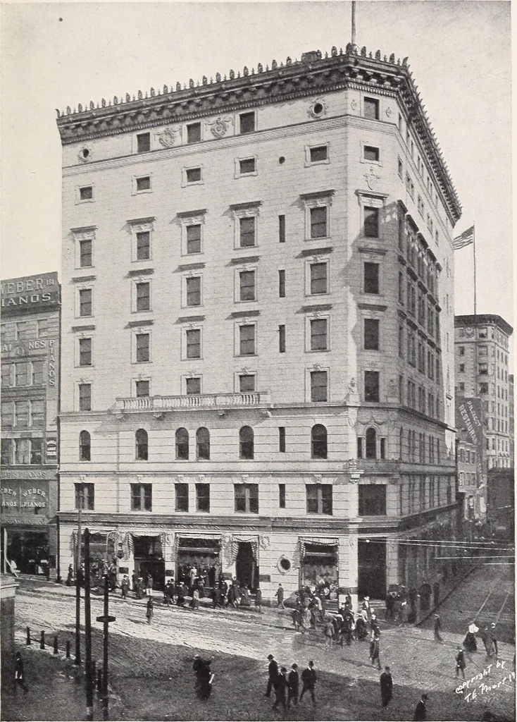 An illustration from Massachusetts consistory of sublime princes of the royal secret, thirty-second degree of the Ancient and accepted Scottish rite for the northern jurisdiction of the United States, Boston, Massachusetts, 1908, leaf 42