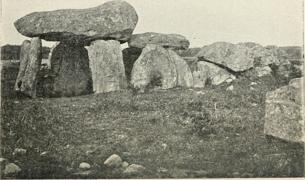 An illustration from The megalithic monuments of Carnac and Locmariaquer; their purpose and age, 1908, leaf 31