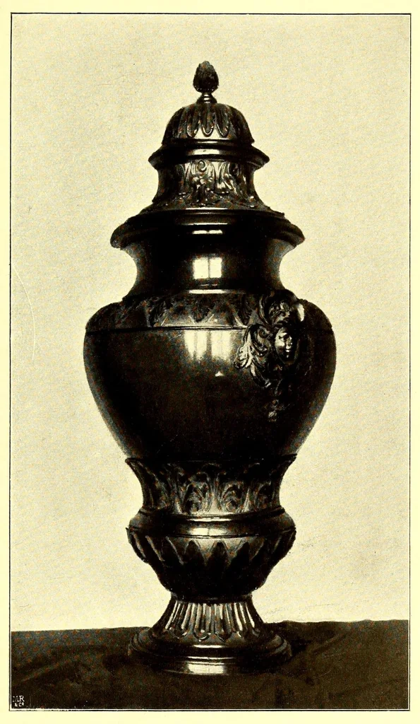An illustration from Meissner porzellan; seine geschichte und künstlerische Entwicklung, 1907, leaf 65