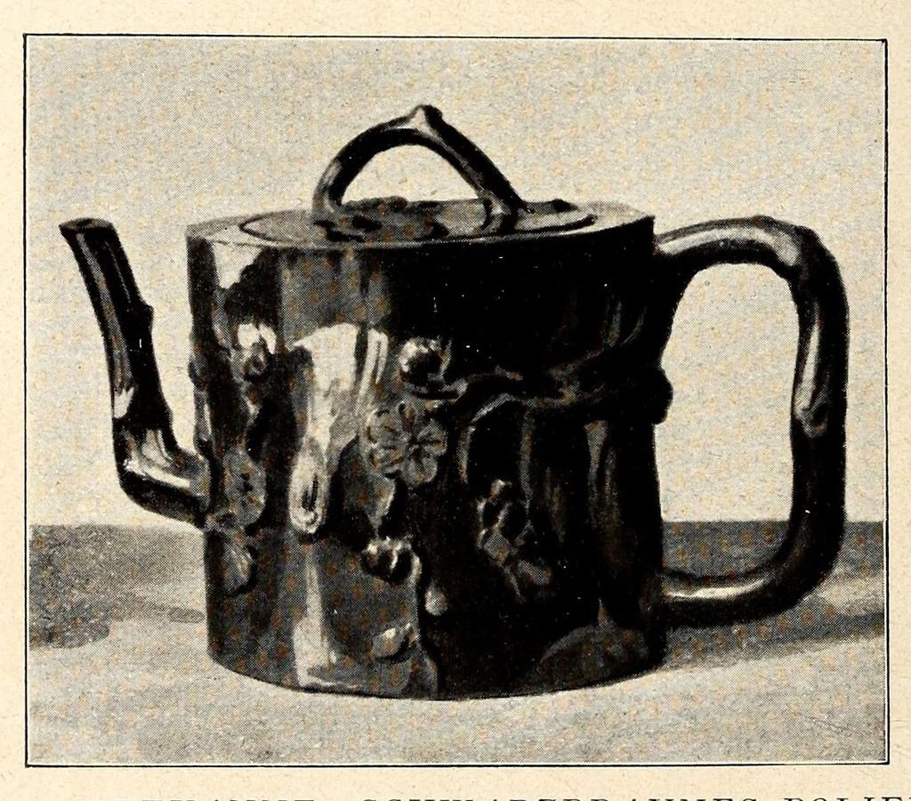 An illustration from Meissner Porzellan : seine Geschichte und künstlerische Entwicklung, 1921, leaf 52