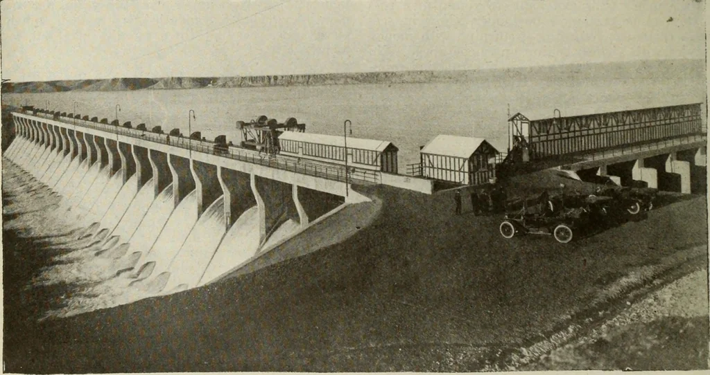 An illustration from Men's wear of Canada (January-December 1919), 1919, leaf 45