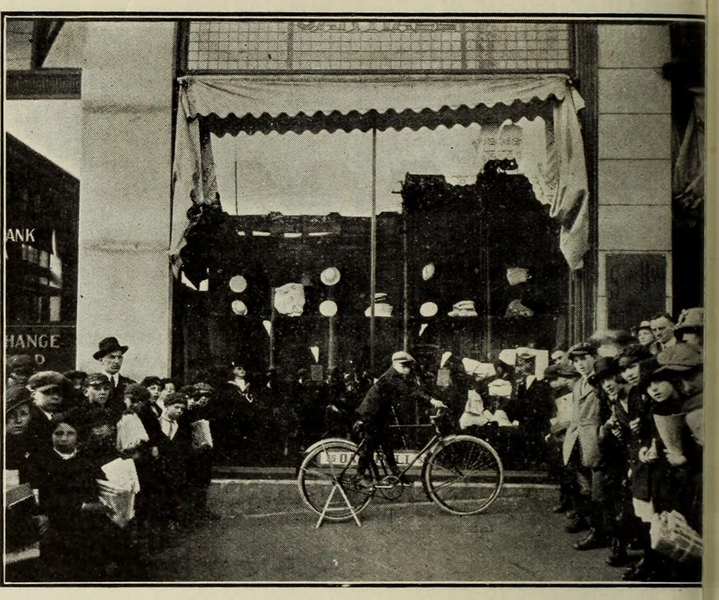 An illustration from Men's wear of Canada (January-December 1921), 1921, leaf 481