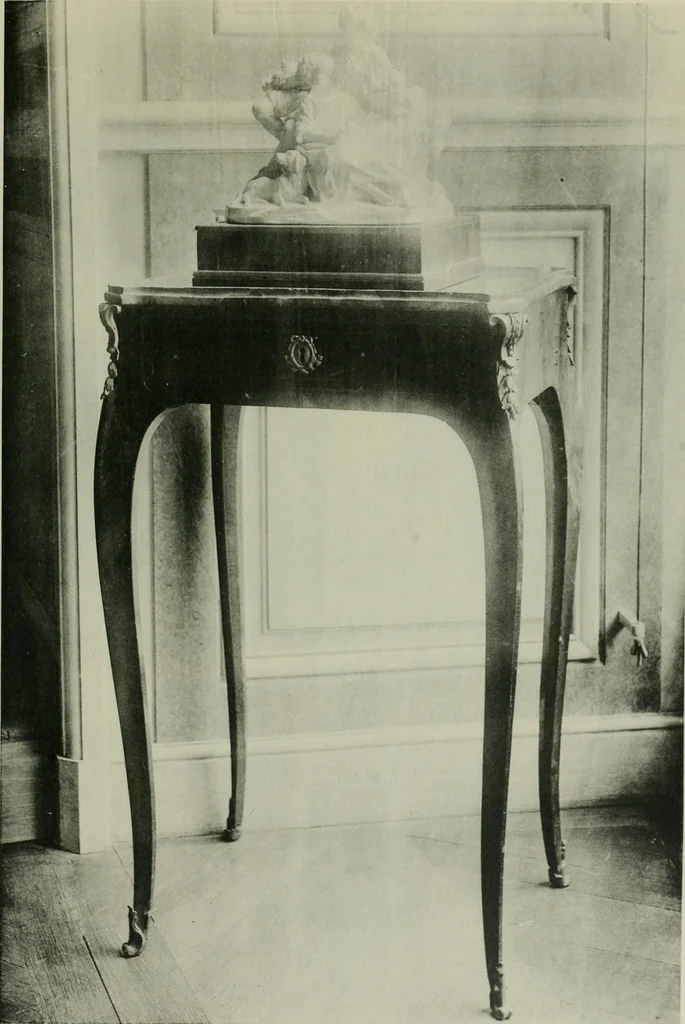 An illustration from Meubles, sièges, bronzes, dessins, 1900, leaf 24