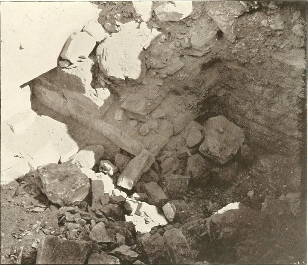 An illustration from Meydum and Memphis (III), 1910, leaf 74