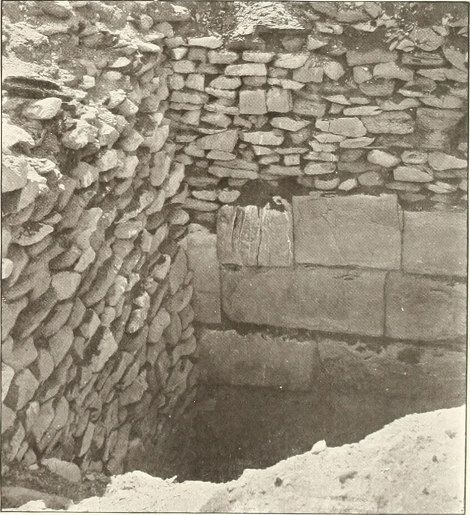 An illustration from Meydum and Memphis (III), 1910, leaf 88