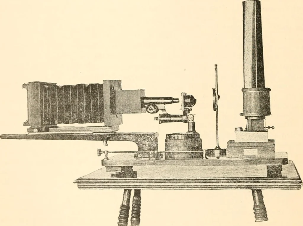 An illustration from The microscope; an introduction to microscopic methods and to histology, 1899, leaf 215