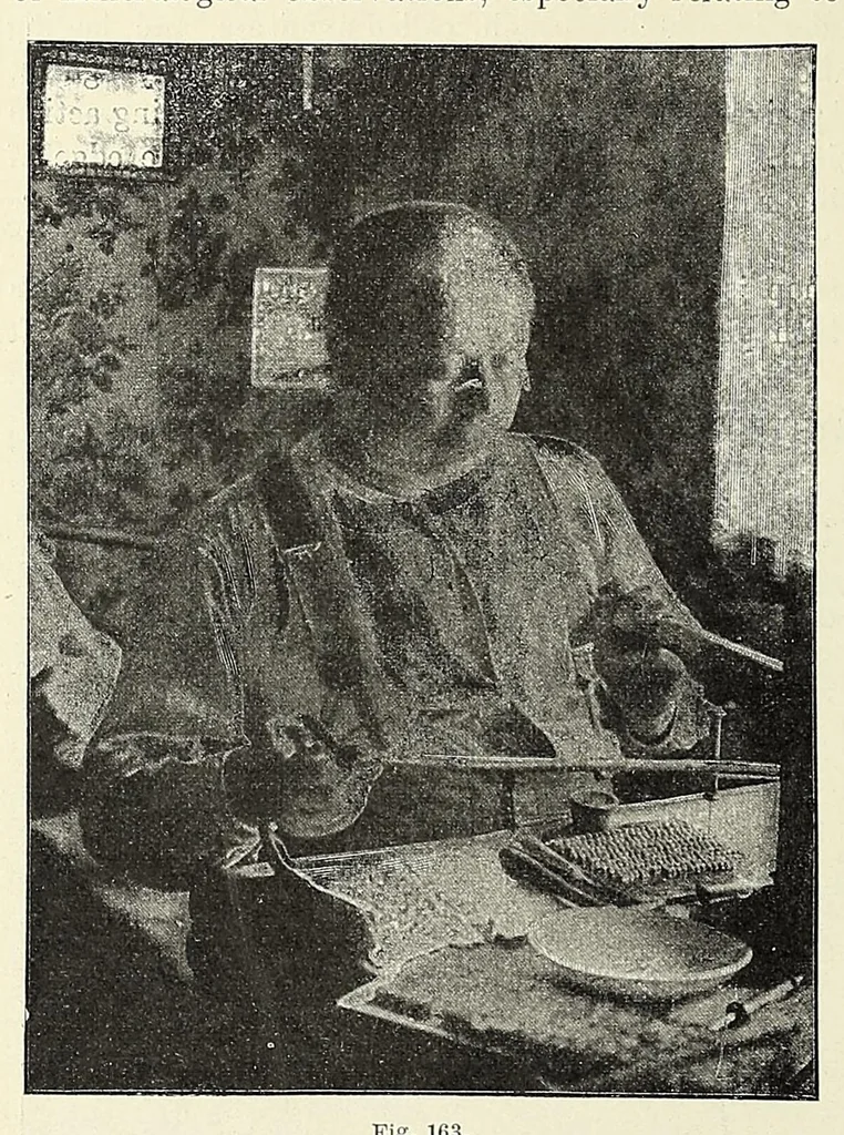 An illustration from The mineral kingdom, 1912, leaf 216