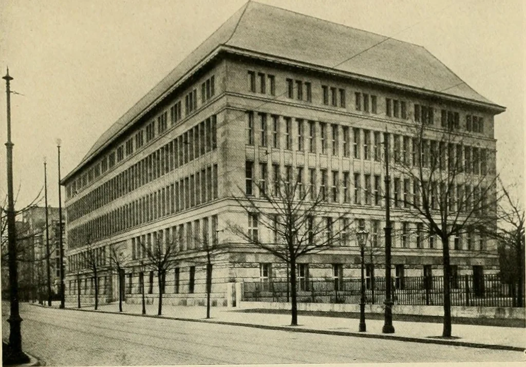 An illustration from Modern city planning and maintenance, 1914, leaf 262
