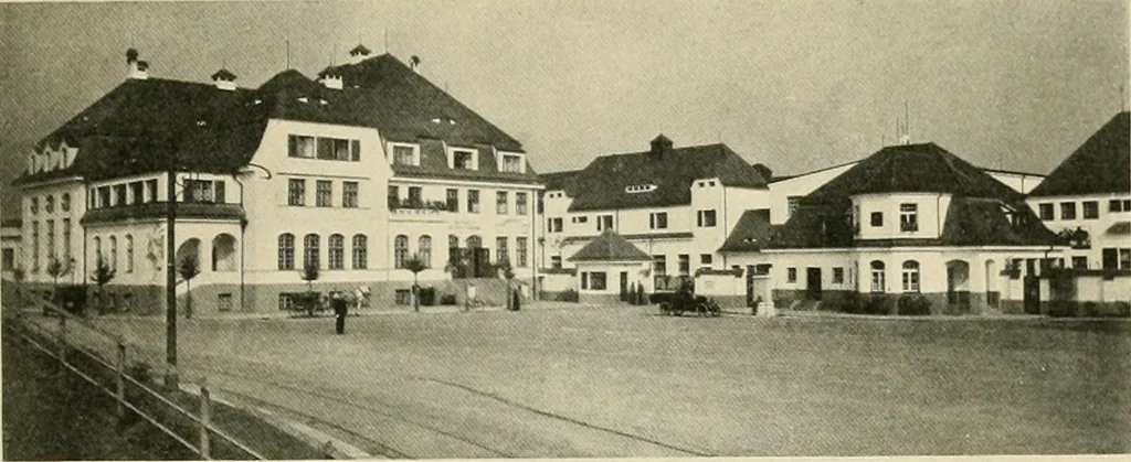 An illustration from Modern city planning and maintenance, 1914, leaf 322