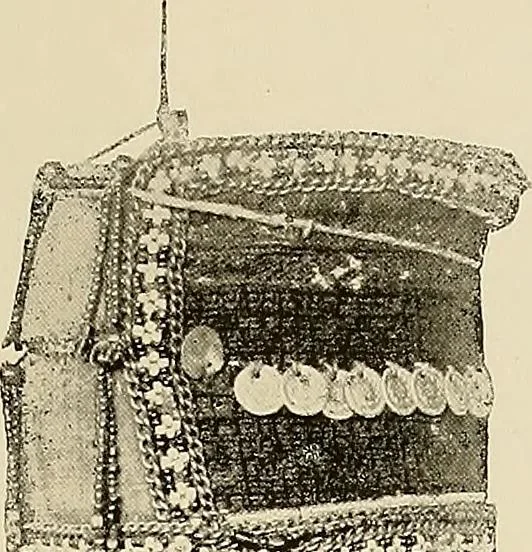 An illustration from Mordvalaisten pukuja kuoseja. Trachten und Muster der Mordvinen, 1896, leaf 540