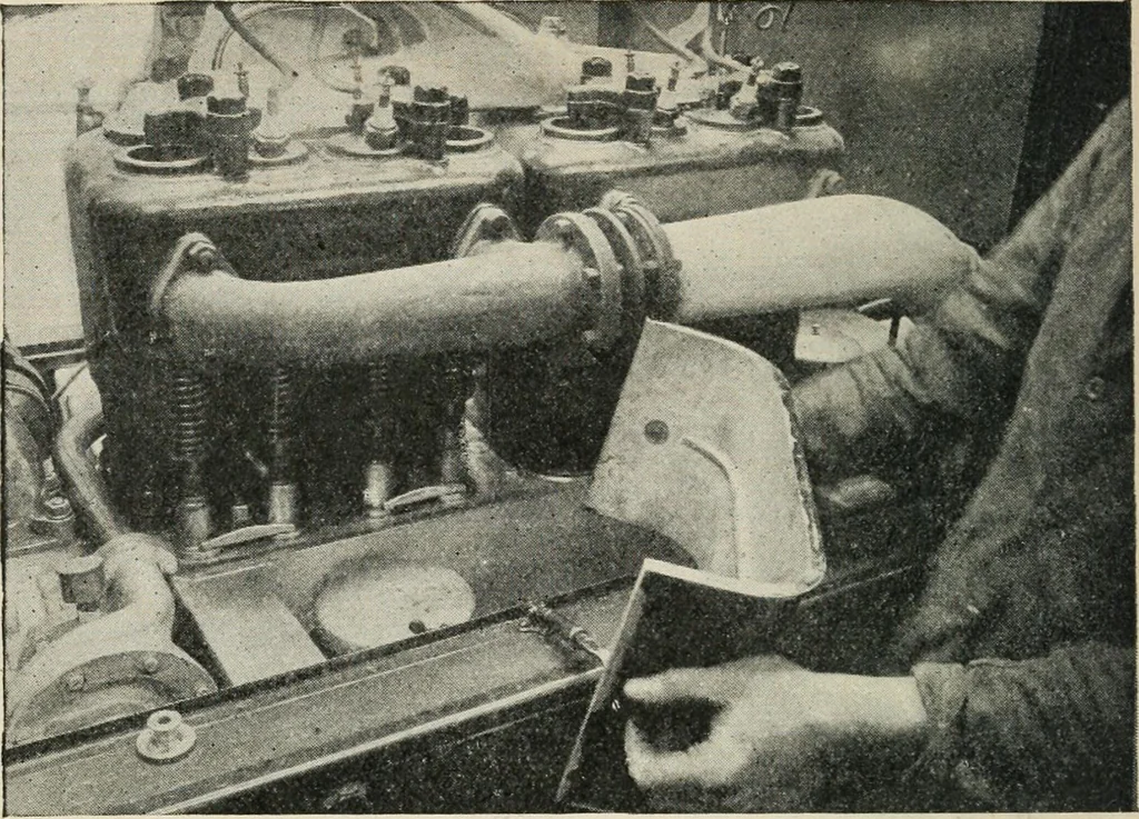 An illustration from Motor transports in war, 1914, leaf 155