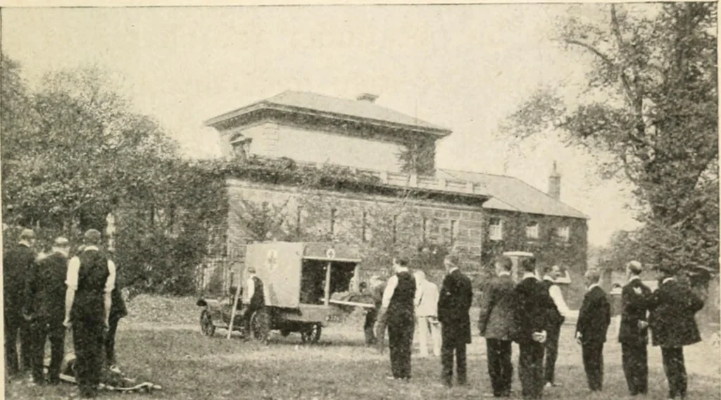 An illustration from Motor transports in war, 1914, leaf 88