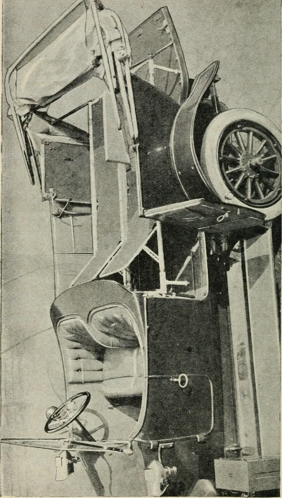An illustration from Motor transports in war, 1914, leaf 99
