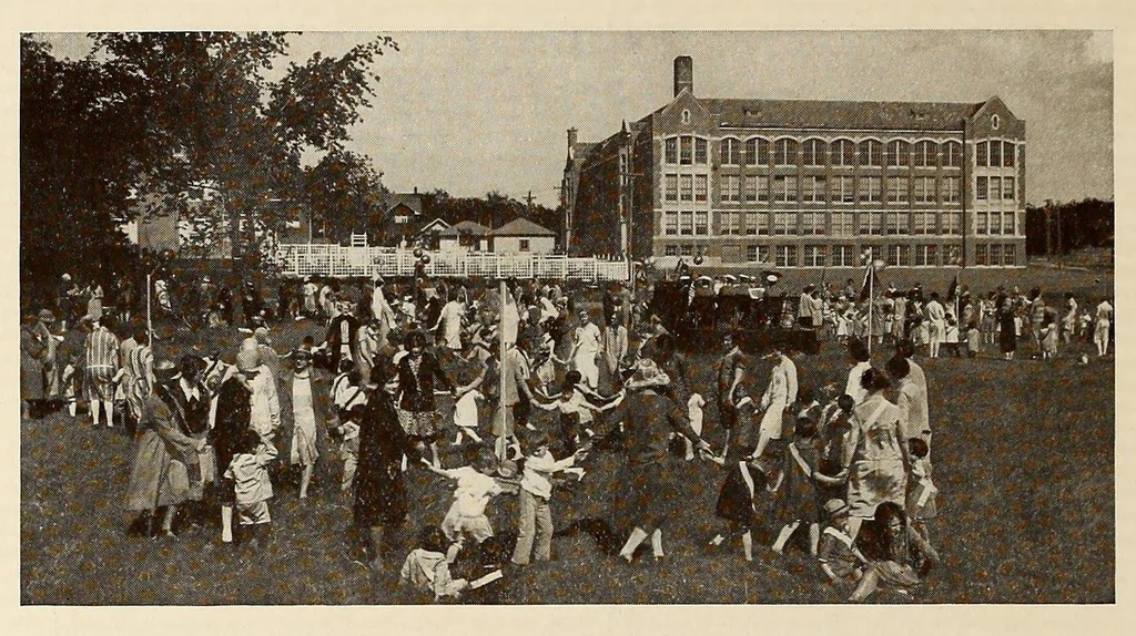 An illustration from The National, 1927, leaf 122