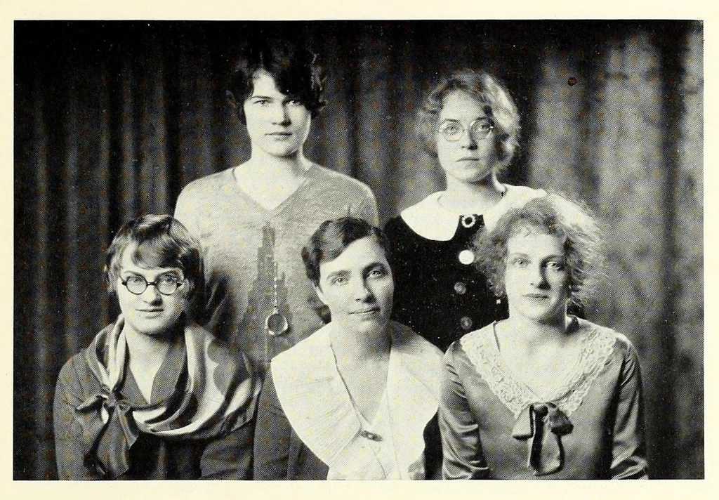 An illustration from The National, 1930, leaf 107